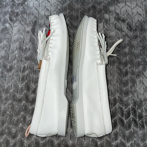 Minnetonka Moccasins White Leather w Red, Black & White Beading. Fringed Tongue - Picture 5 of 10